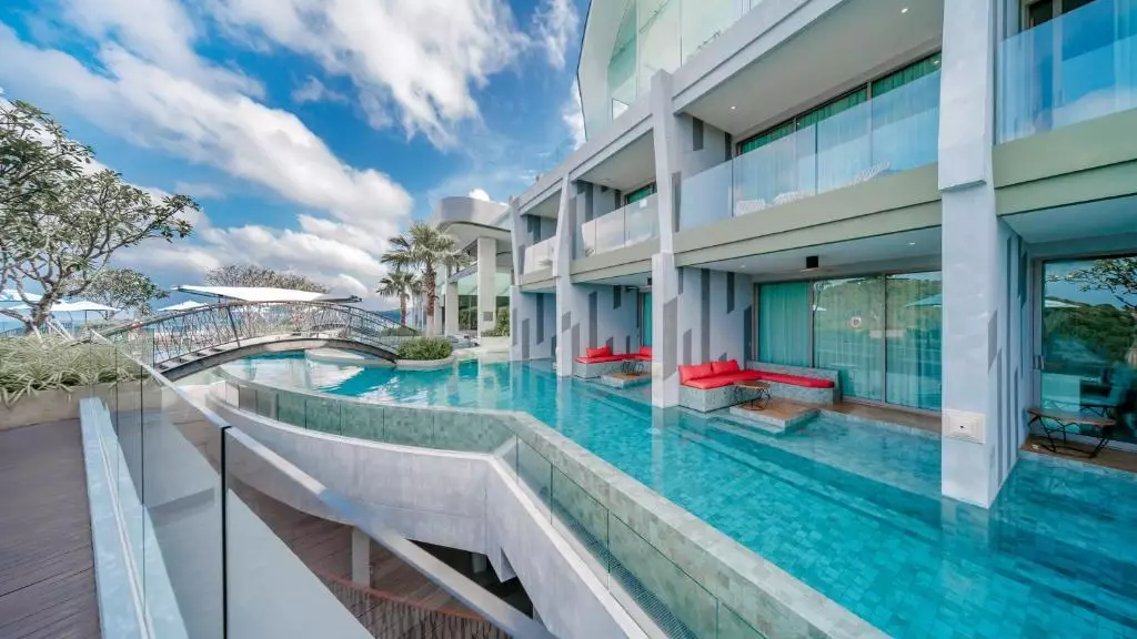 Crest Resort and Pool Villas